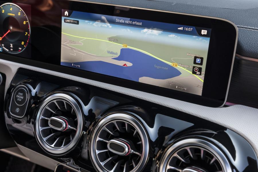 Детали интерьера Mercedes-Benz CLA200 (W118) 2019 года  (WW) (фото 13 из 26)